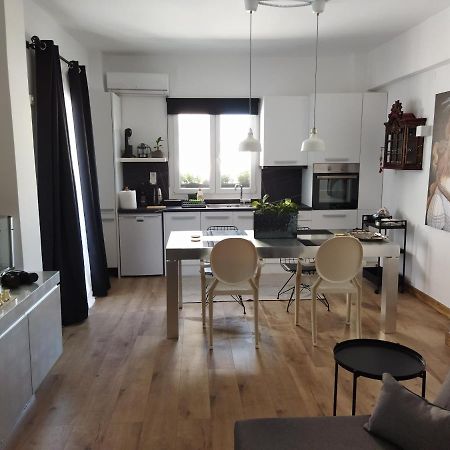 Minimal Apartment By The Beach Corinth Εξωτερικό φωτογραφία