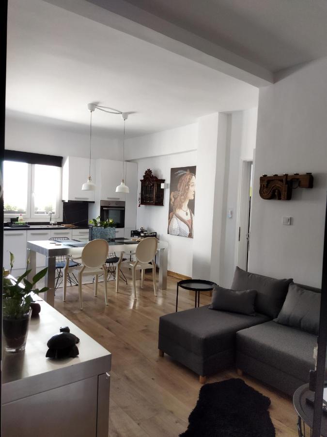 Minimal Apartment By The Beach Corinth Εξωτερικό φωτογραφία